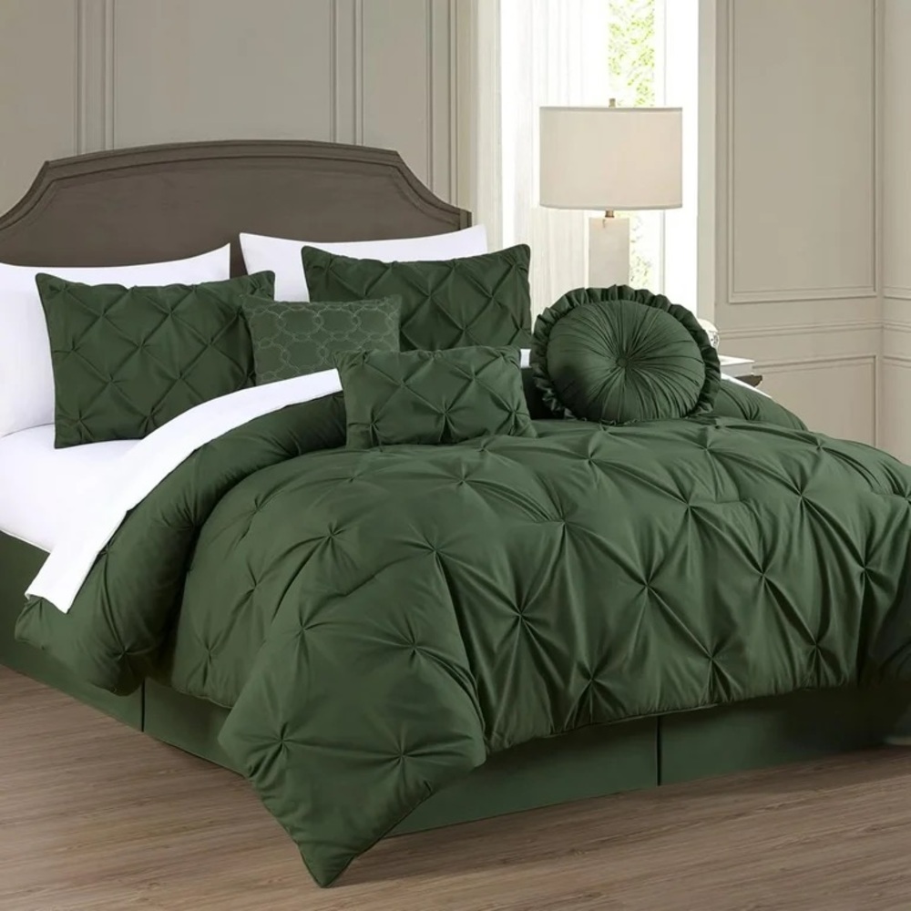 Elegant Green 7 piece pintuck Bedding Set